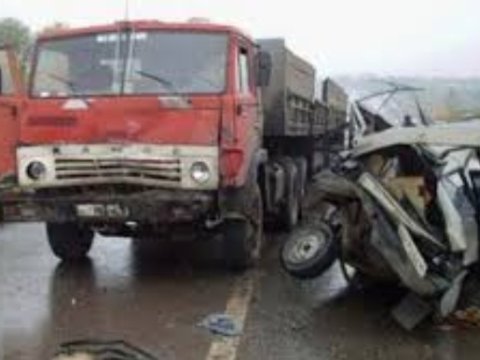 Zaqatalada yük və minik maşınları toqquşdu - Xəsarət alan var