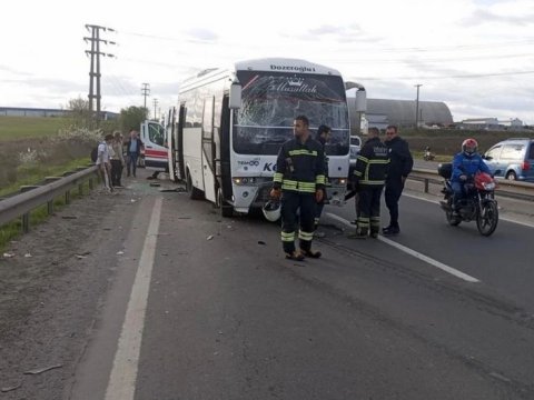 Hərbçiləri daşıyan avtobus qəzaya uğradı - 16 nəfər yaralandı