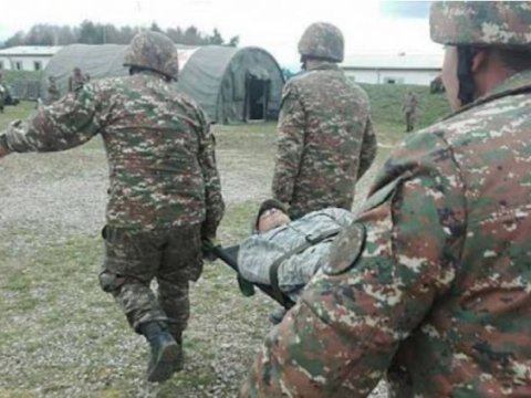Ermənistanda əsgəri bıçaqladılar