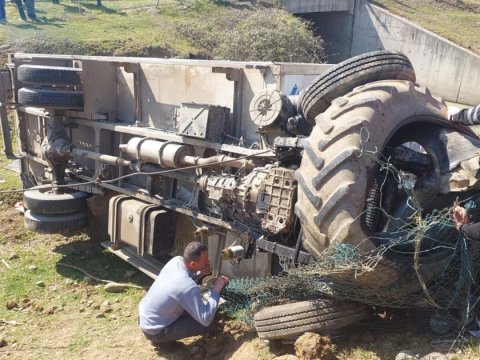 Lənkəranda traktorla yük maşını toqquşdu - Xəsarət alanlar var