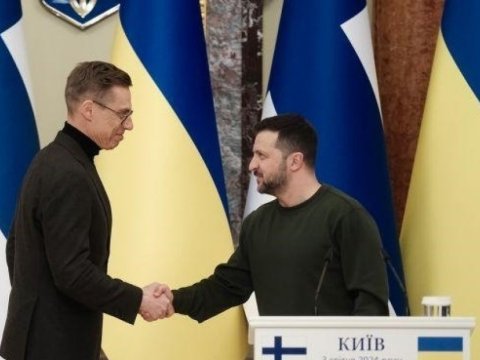 Zelenski daha bir ölkə ilə saziş İMZALADI