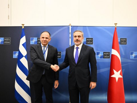 Hakan Fidan yunan həmkarı ilə görüşdü 