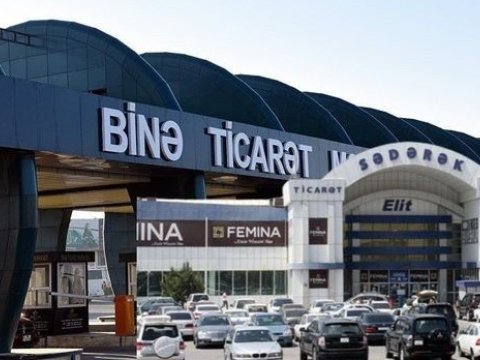 Binə Ticarət Mərkəzi YANIR