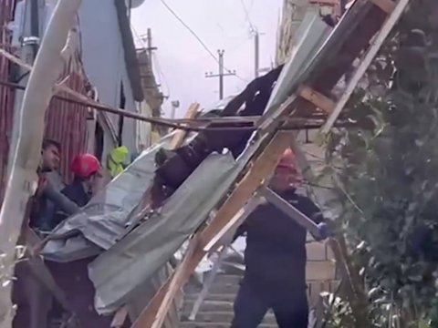 Güclü külək Bakıda və Abşeronda fəsadlar törətdi - VİDEO