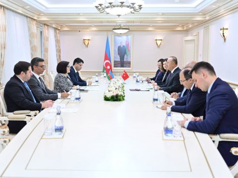 Sahibə Qafarova Mövlud Çavuşoğlu ilə görüşdü