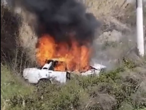 Kürdəmirdə minik avtomobili yanıb kül oldu 