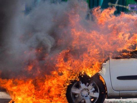 Cəlilabadda maşın yandı