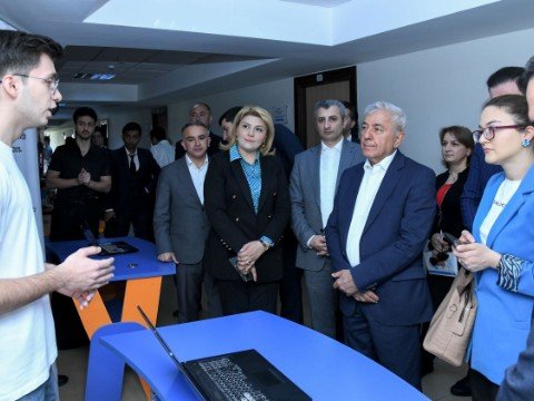 BMU tələbələrinin yeni startapları nümayiş olunub - FOTOLAR