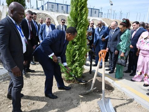 Konqo Prezidenti Qaradağ Günəş Elektrik Stansiyasında - FOTO