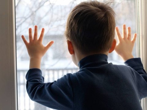 Beş yaşlı uşaq 7-ci mərtəbədən yıxılaraq öldü