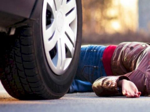 11 yaşlı oğlanı maşın vurdu 