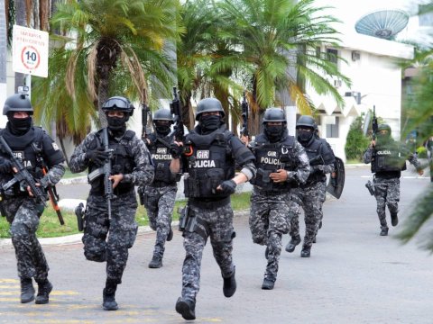 Səfirliyə hücum: diplomatlar yaralandı - İki dövlət arasında QALMAQAL