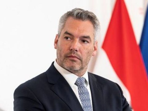 Makronla mövqeyimiz fərqlənir - Avstriya kansleri