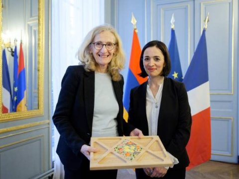 Andreasyan Fransanın milli təhsil və gənclər naziri ilə görüşüb