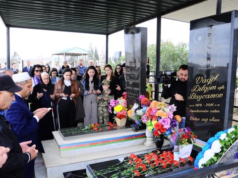 Aprel şəhidinin xatirəsi ehtiramla anıldı - FOTO