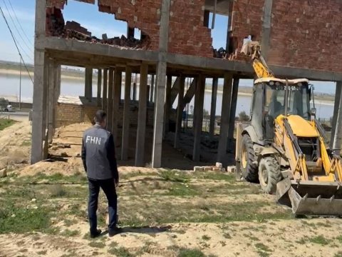 Abşeronda qanunsuz tikililər söküldü - VİDEO