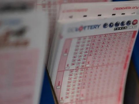 ABŞ-da lotereyada 1,3 milyard dollar cekpot uduldu