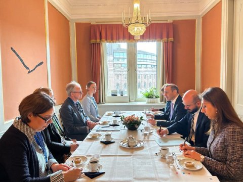 Qriqoryan isveçli nazirlə GÖRÜŞDÜ