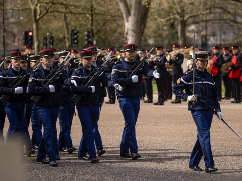 Fransa əsgərləri Bukinqem sarayını qoruyacaq