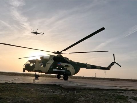 Hərbi helikopterlərimiz havaya qaldırıldı - VİDEO