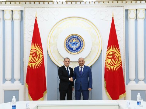Nazir Qırğızıstan Parlamentinin spikeri ilə görüşdü - FOTOLAR