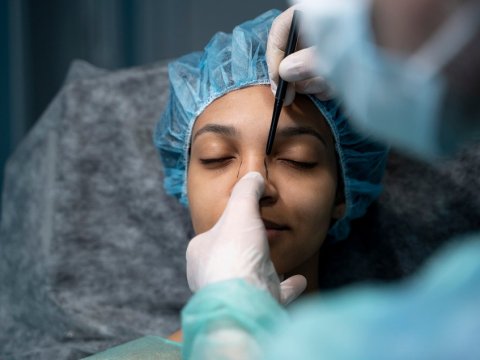 Azərbaycanda plastik əməliyyatlar, sovrulan milyonlar, qazanılan xəstəliklər - MÜƏMMALI SERTİFİKASİYA 