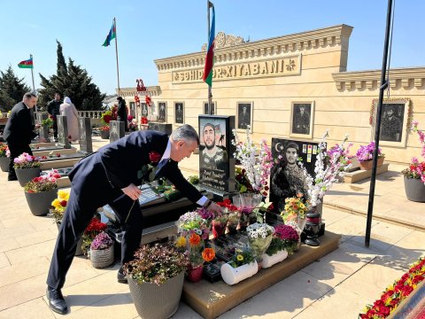 Abşeronun icra başçısı şəhidin anım mərasimində - FOTOLAR