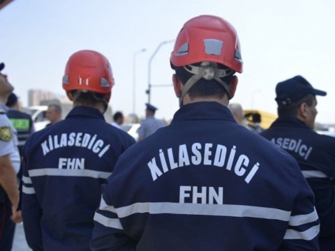 Köməksiz qalan 2 uşaq xilas edildi 