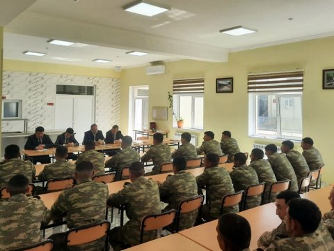 Komitə rəsmiləri hərbi HİSSƏDƏ