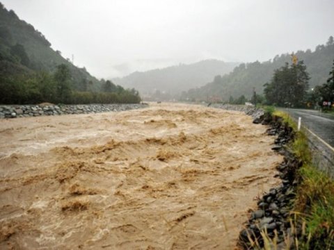 Lerikdə selin dağıtdığı suötürücü borular bərpa olundu
