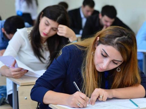 Dövlət qulluğu üzrə test imtahanı keçirilib