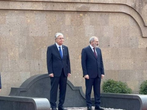 Paşinyan Tokayevlə görüşdü
