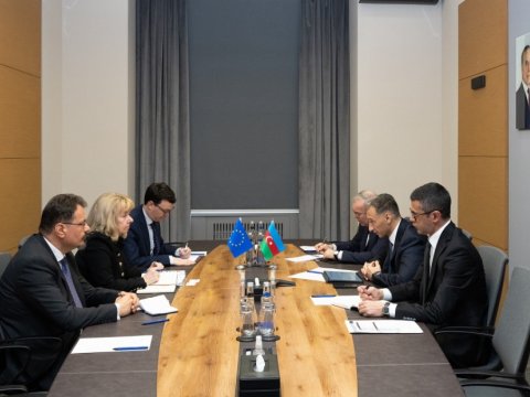 Rəşad Nəbiyev Aİ nümayəndəsi ilə Orta Dəhlizdən danışdı