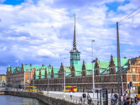 Dünyanın ən qədim birja binası YANIR