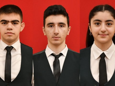 300 bal toplayan Sumqayıt şagirdlərinin FOTOSU