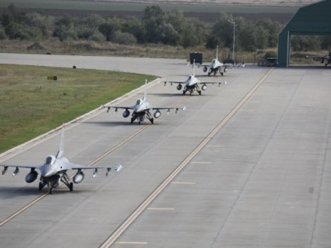 Niderland Rumıniyaya daha üç F-16 göndərəcək