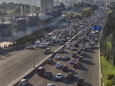 Avtovağzalın qarşısında tıxac yarandı