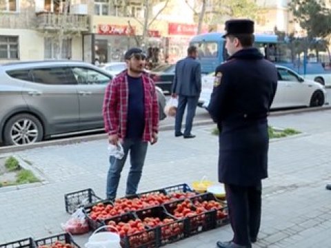 Küçə ticarəti ilə məşğul olanlar CƏRİMƏLƏNDİ