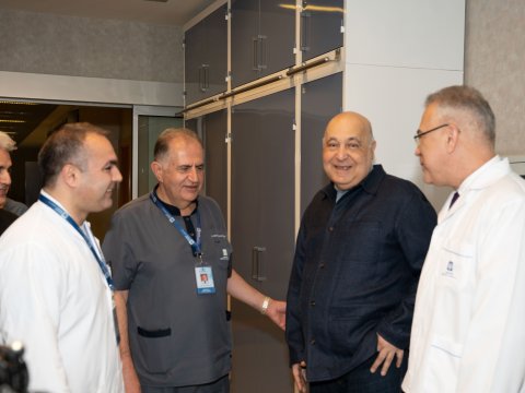 Çingiz Abdullayev xəstəxanadan evə buraxıldı - FOTO