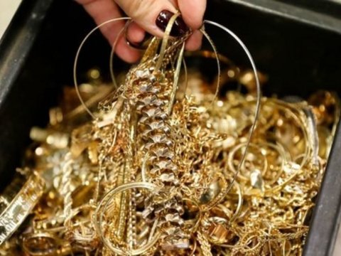 Abşeronda 16 min manatlıq pul və zinət əşyaları oğurlandı