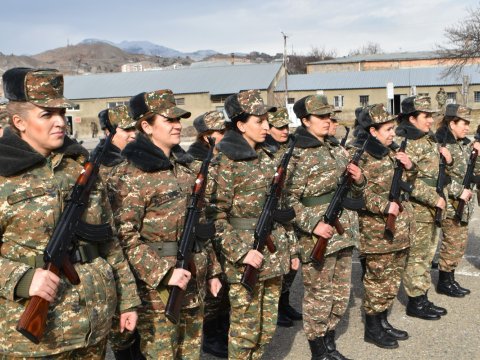 Ermənistanda qadınlar 6 ay hərbi xidmət keçəcəklər