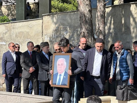 Parlamentarilər Hadi Rəcəblinin vəfatından danışır...