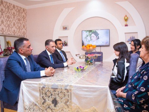 Nazir Ağdaşda şəhid ailəsini ziyarət etdi