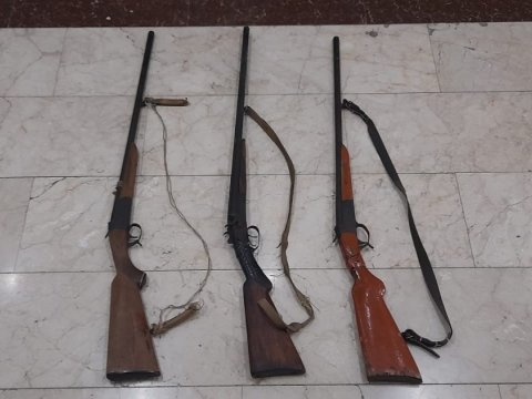 Sənədsiz tüfənglər könüllü polisə təhvil verildi
