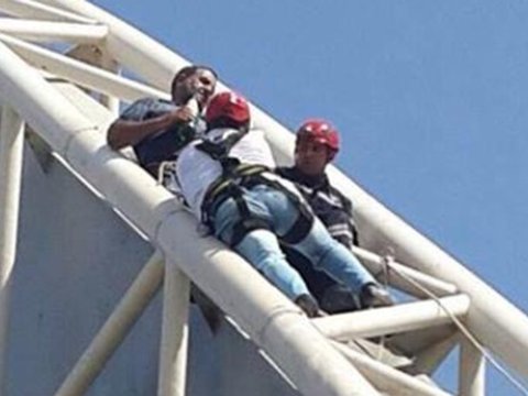 Özünü körpüdən atmaq istəyən kişi xilas edildi