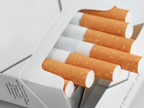 Marketdən 3 min manat dəyərində siqaret oğurlandı