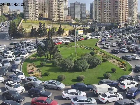 Nasaz avtomobil tıxaca səbəb oldu - FOTO