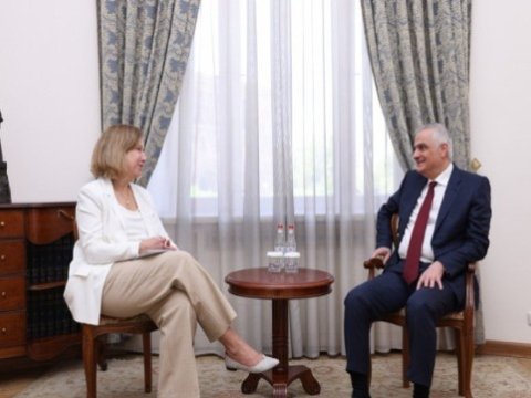 ABŞ səfiri Ermənistan-Azərbaycan sərhədini müzakirə etdi