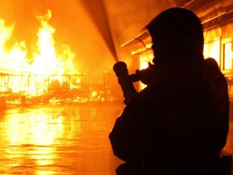 Şəmkirdə mağaza yandı - VİDEO