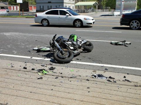 Bakıda traktorla motosiklet toqquşdu